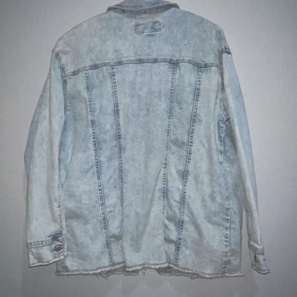 Maurices Oversized Boyfriend Denim Jacket Acid Wash Raw Hem Stretchy Medium - Picture 5 of 8